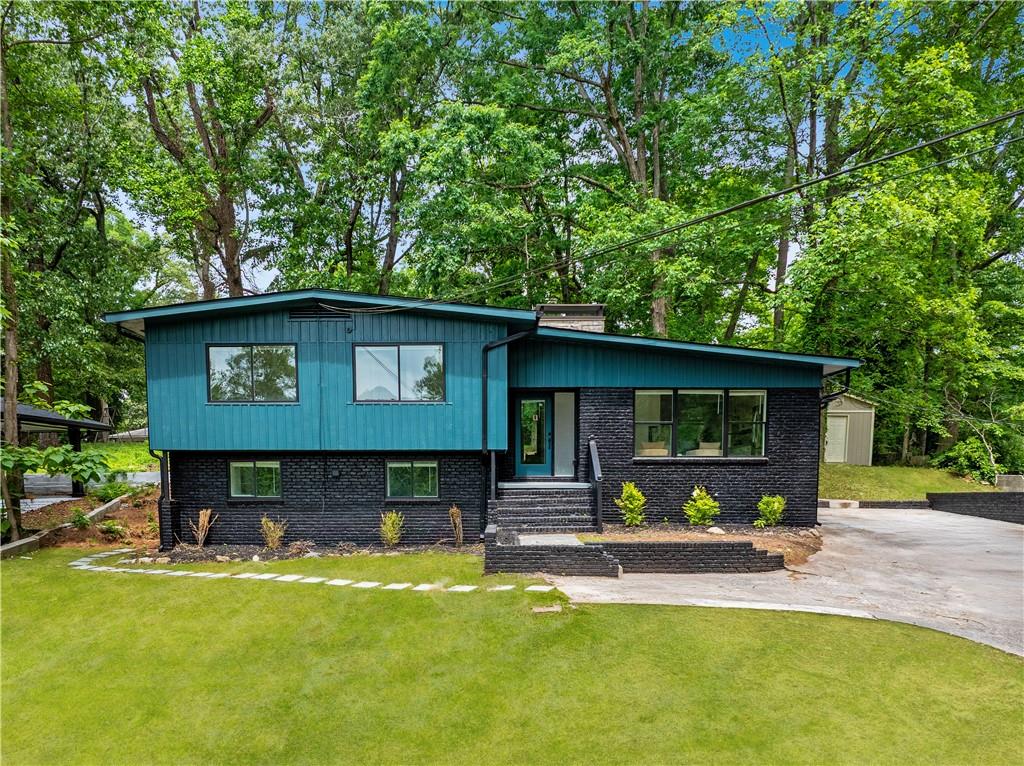2873 Bob White Drive SW
