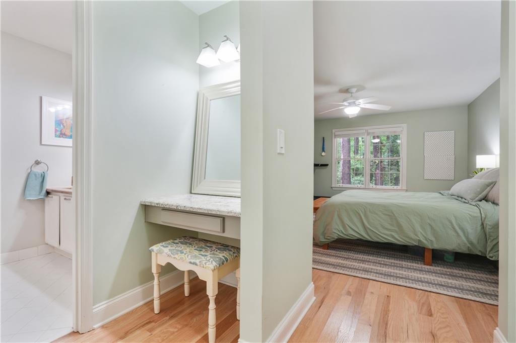 1412 Oakridge Circle