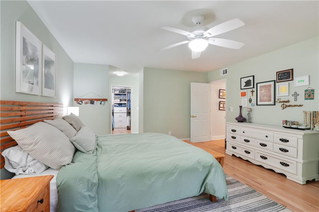 1412 Oakridge Circle