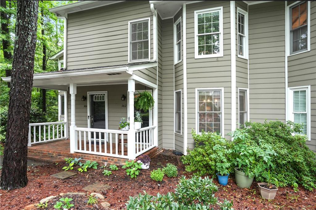 1412 Oakridge Circle