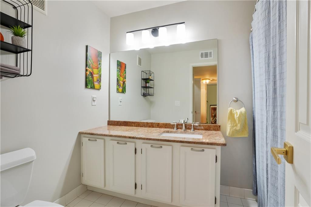 1412 Oakridge Circle