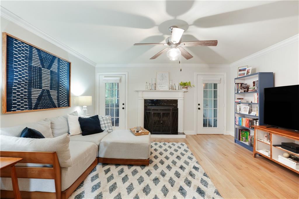 1412 Oakridge Circle