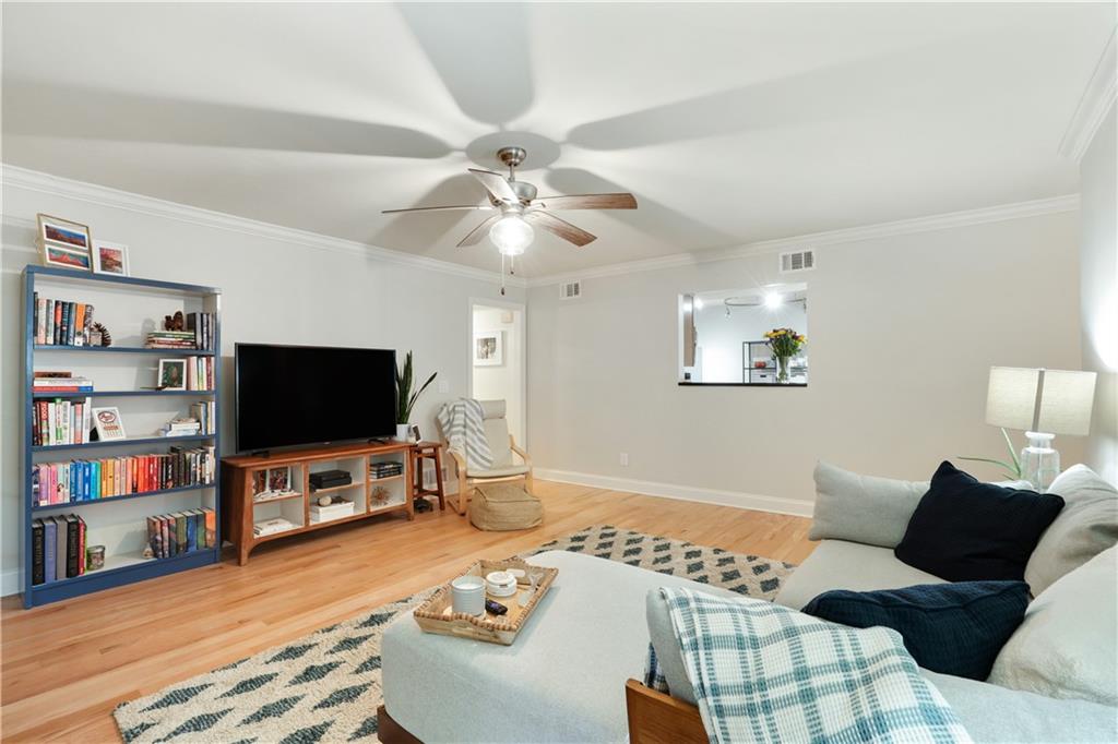 1412 Oakridge Circle