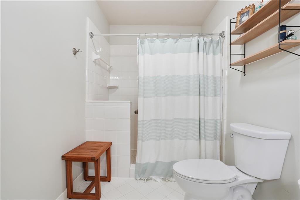 1412 Oakridge Circle