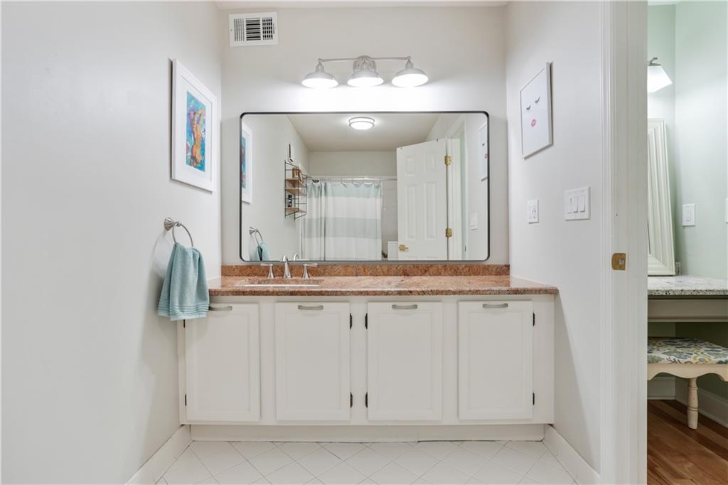 1412 Oakridge Circle