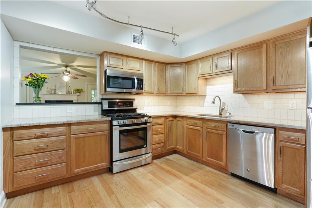 1412 Oakridge Circle