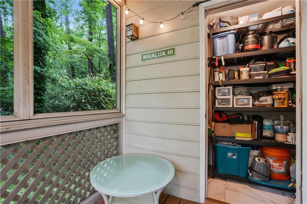 1412 Oakridge Circle
