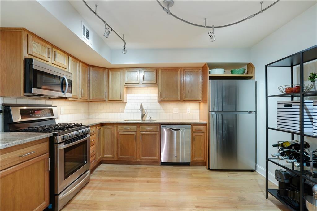 1412 Oakridge Circle