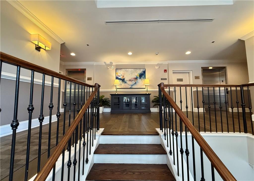 560 Dutch Valley Road Unit 2412