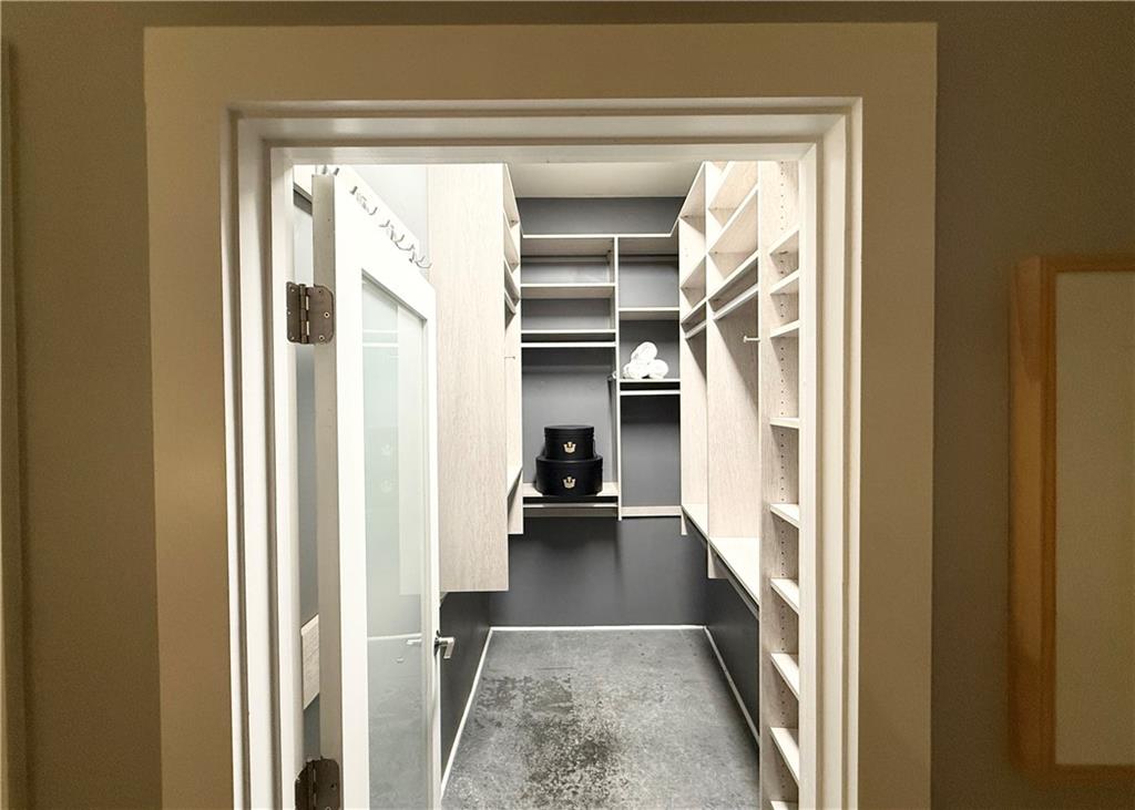 560 Dutch Valley Road Unit 2412