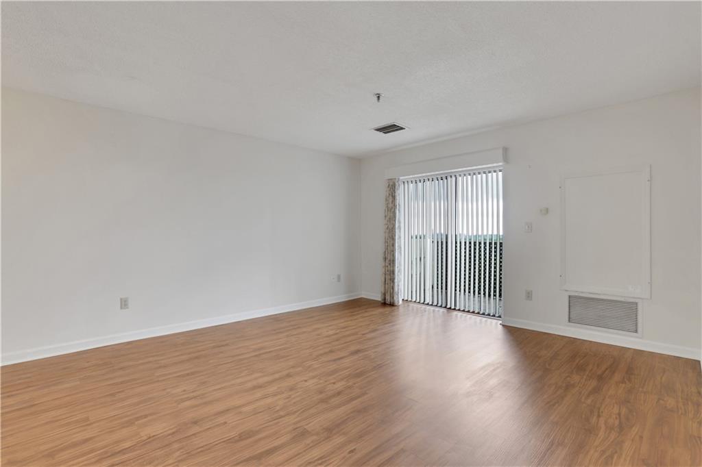 300 Johnson Ferry Road NE Unit B1002
