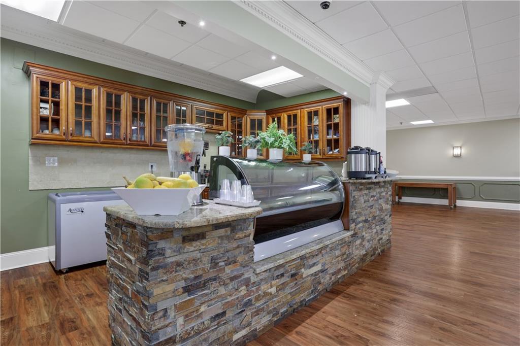 300 Johnson Ferry Road NE Unit B1002