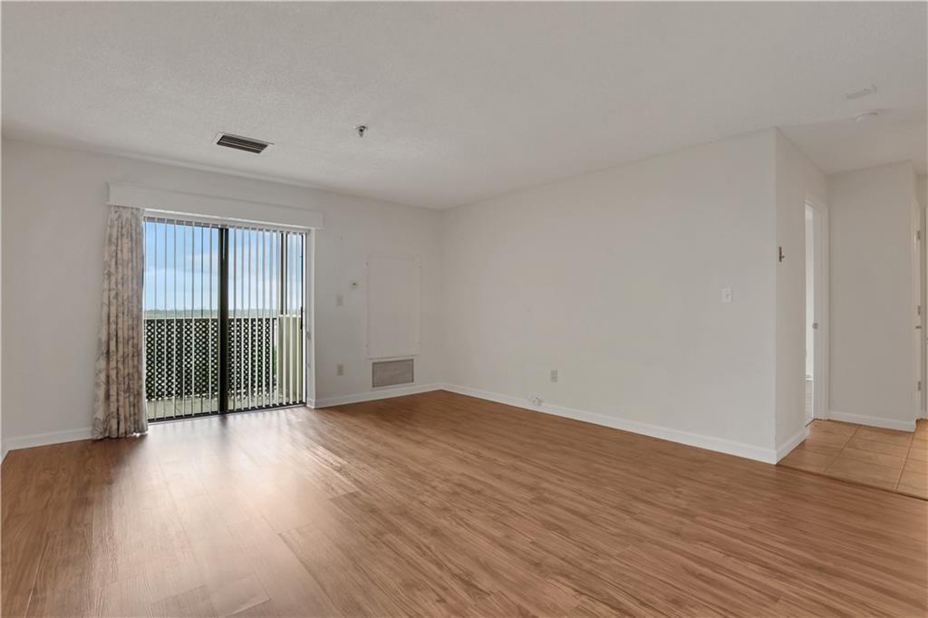 300 Johnson Ferry Road NE Unit B1002