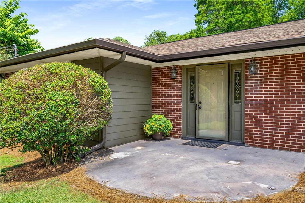 566 Hurt Road SW