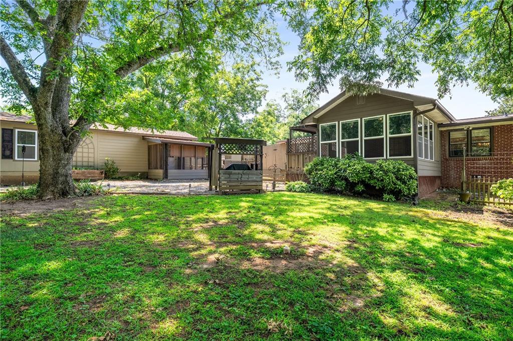 566 Hurt Road SW