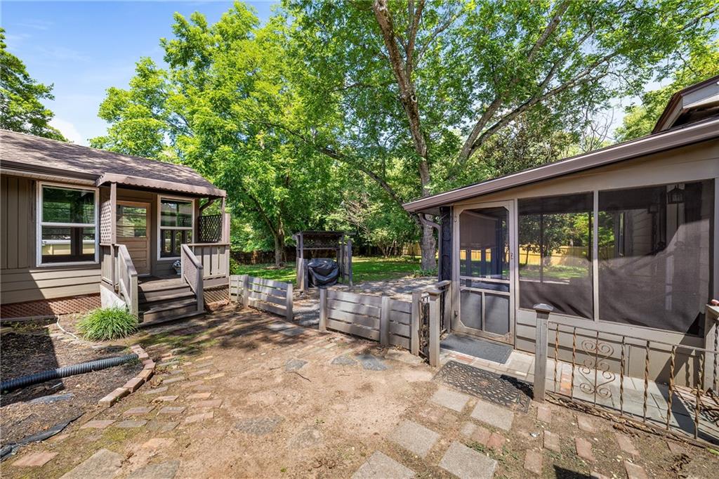 566 Hurt Road SW