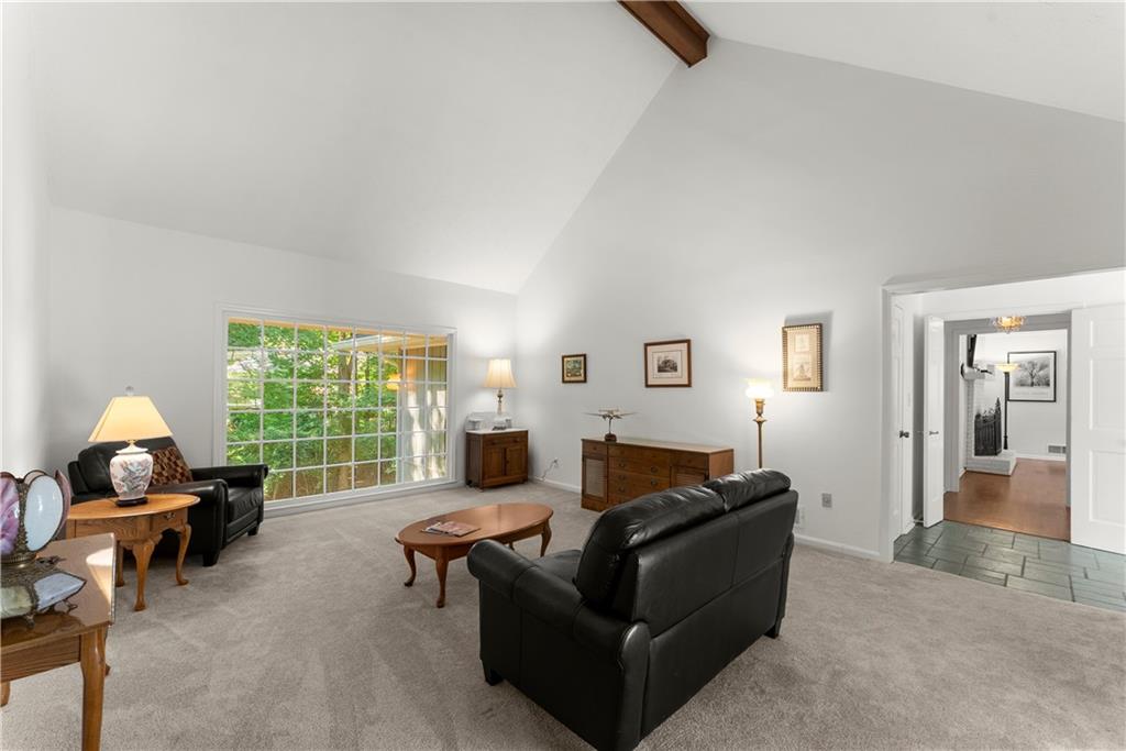 8390 Valley Tarn