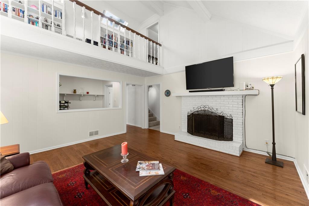 8390 Valley Tarn