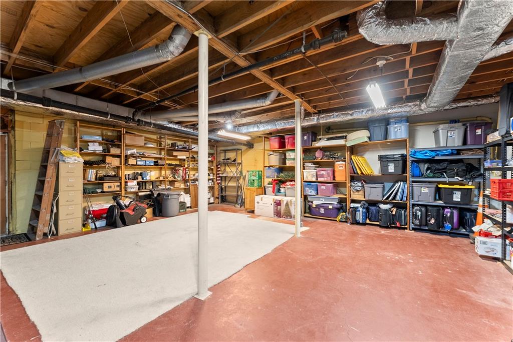 8390 Valley Tarn