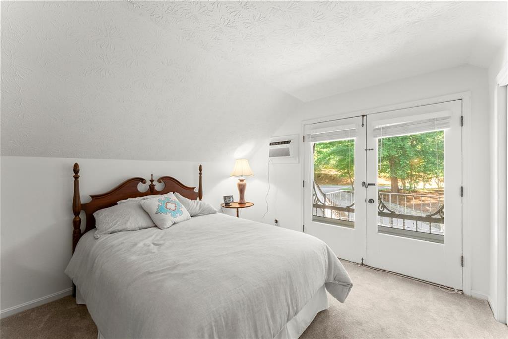 8390 Valley Tarn