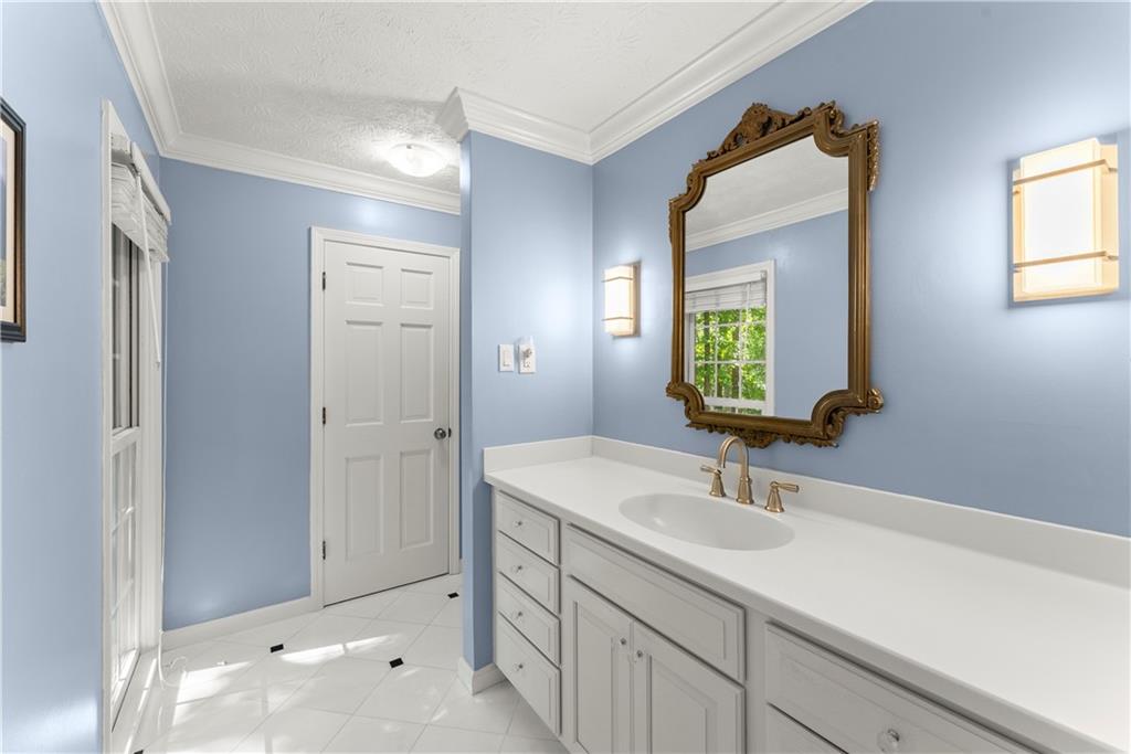 8390 Valley Tarn