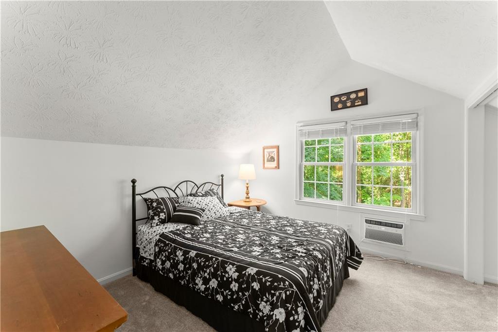 8390 Valley Tarn