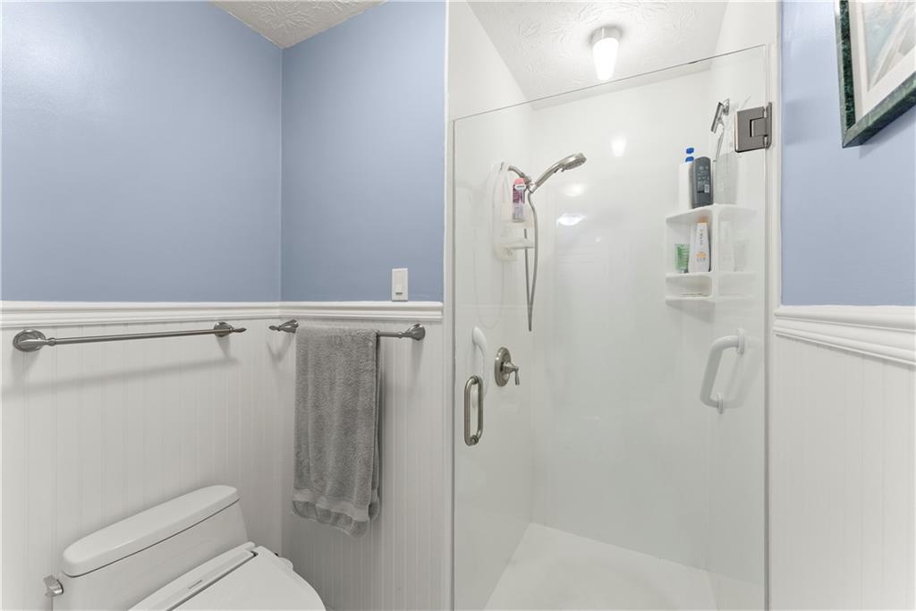 8390 Valley Tarn