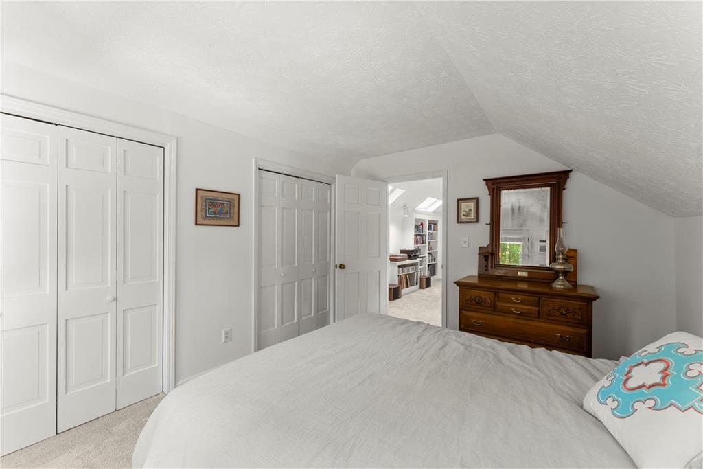 8390 Valley Tarn
