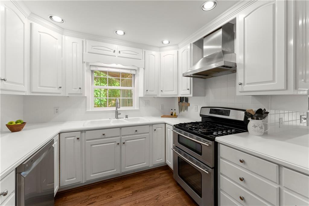 8390 Valley Tarn