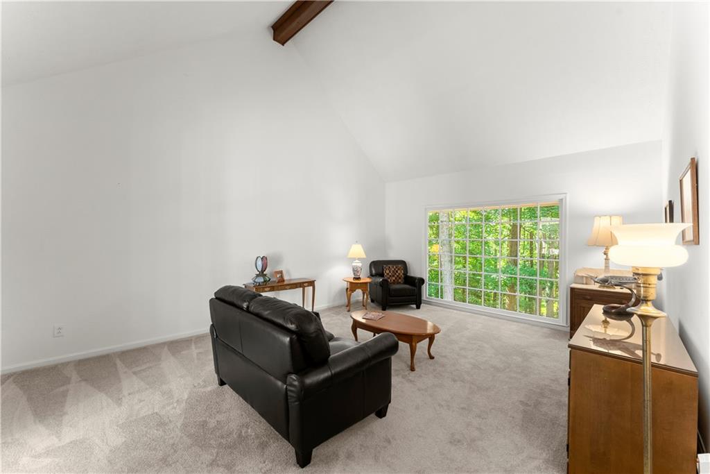 8390 Valley Tarn