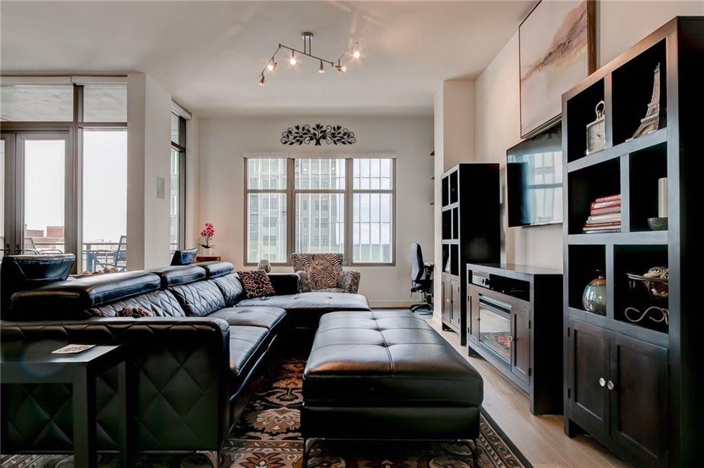 565 Peachtree Street NE Unit 1303