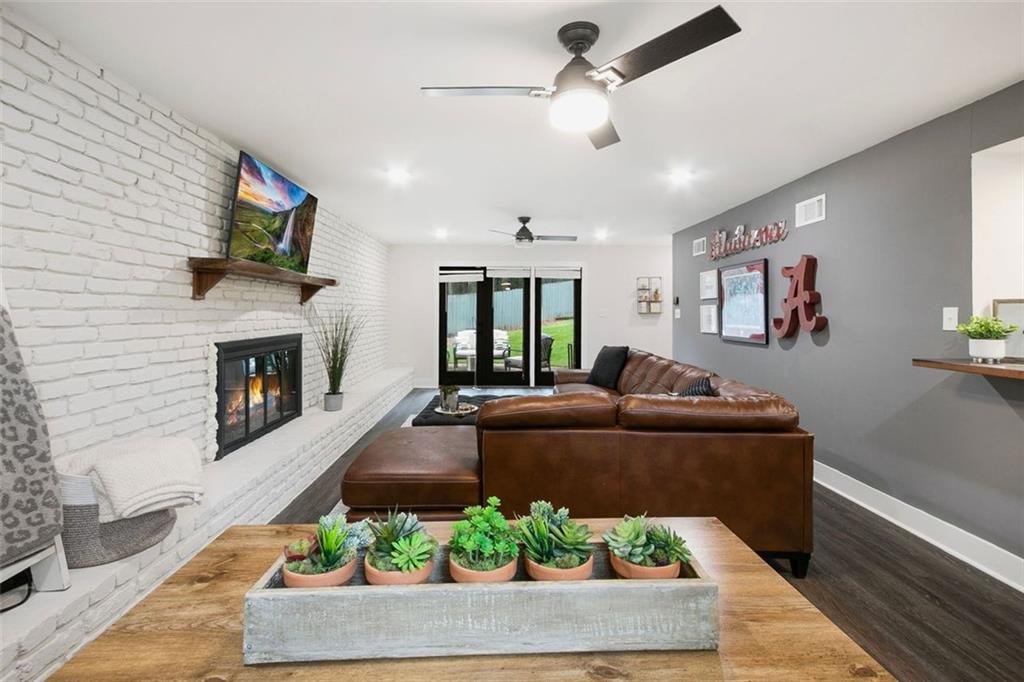 3275 Leslie Court NE