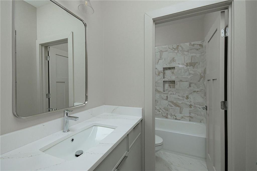 845 Canterbury Overlook NE