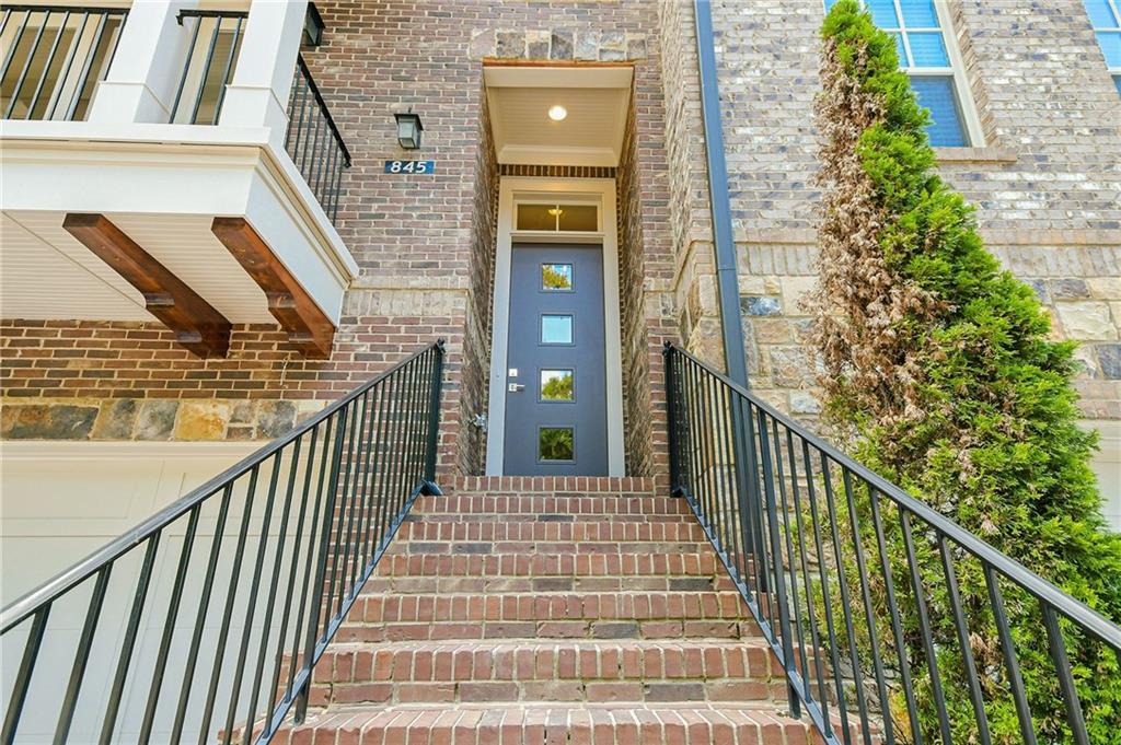 845 Canterbury Overlook NE