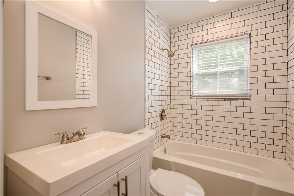 880 Saint Charles Avenue NE Unit 7