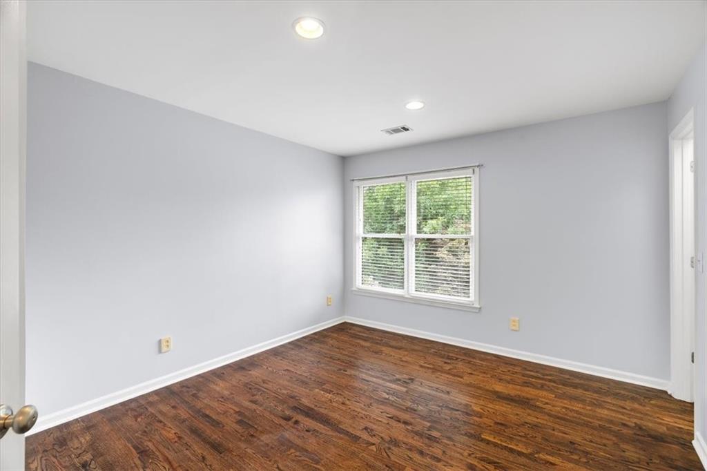 1720 Manhasset Place