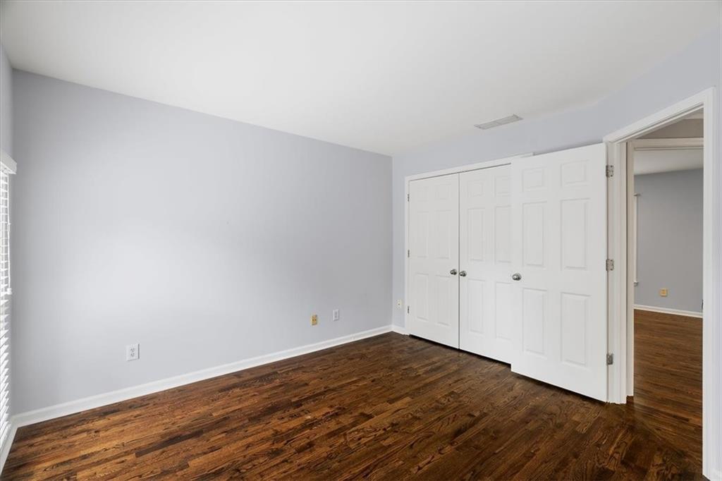1720 Manhasset Place