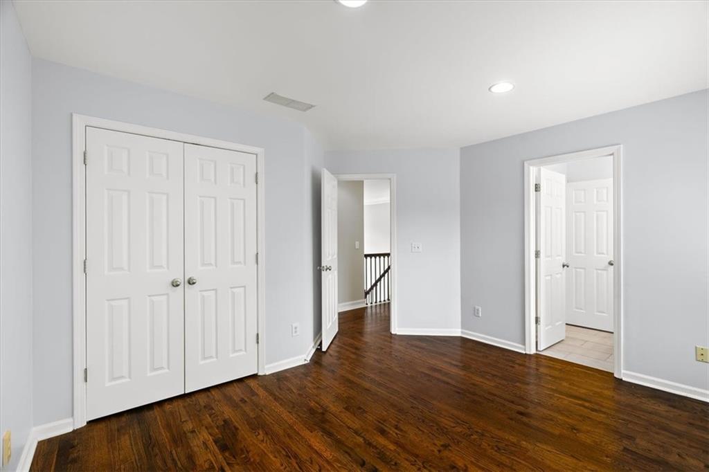 1720 Manhasset Place