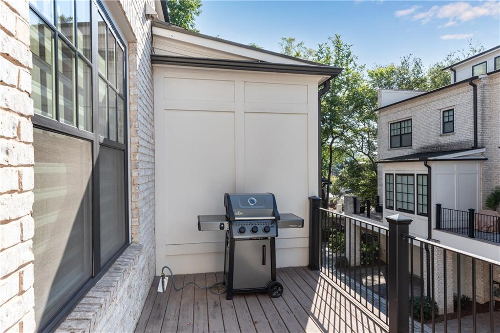 18 Peachtree Avenue NE Unit 4