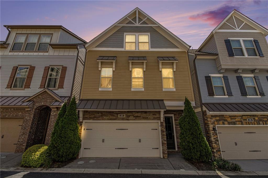 228 DELLWOOD Drive SE