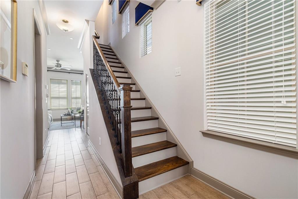 228 DELLWOOD Drive SE