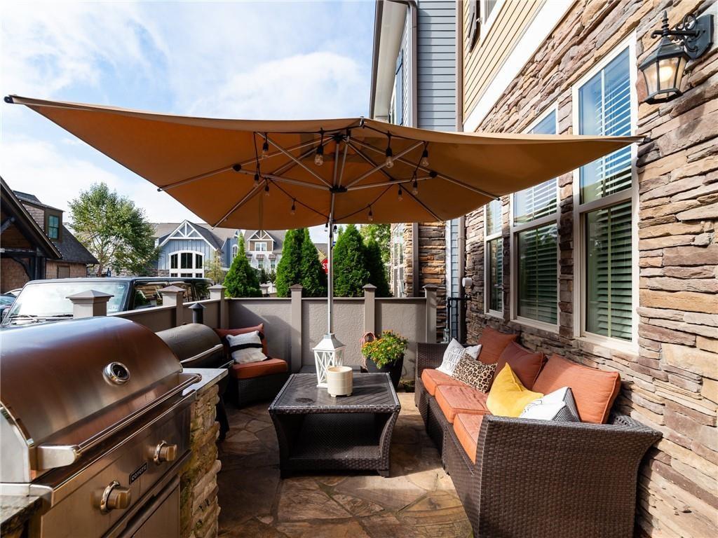 228 DELLWOOD Drive SE
