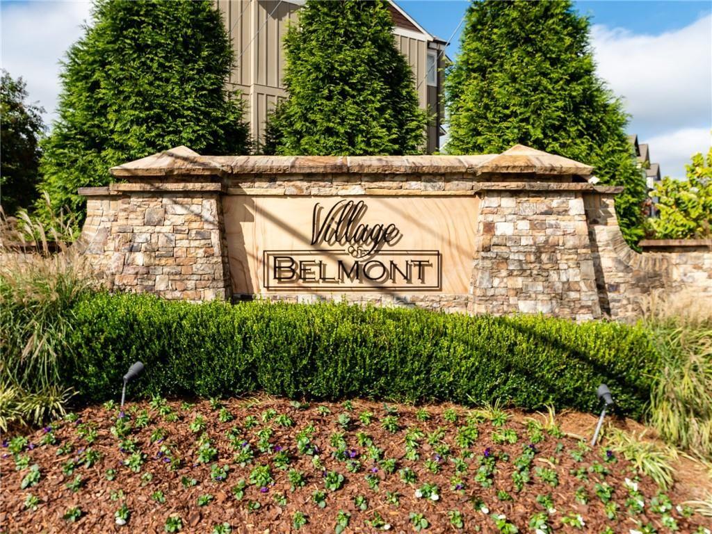 228 DELLWOOD Drive SE