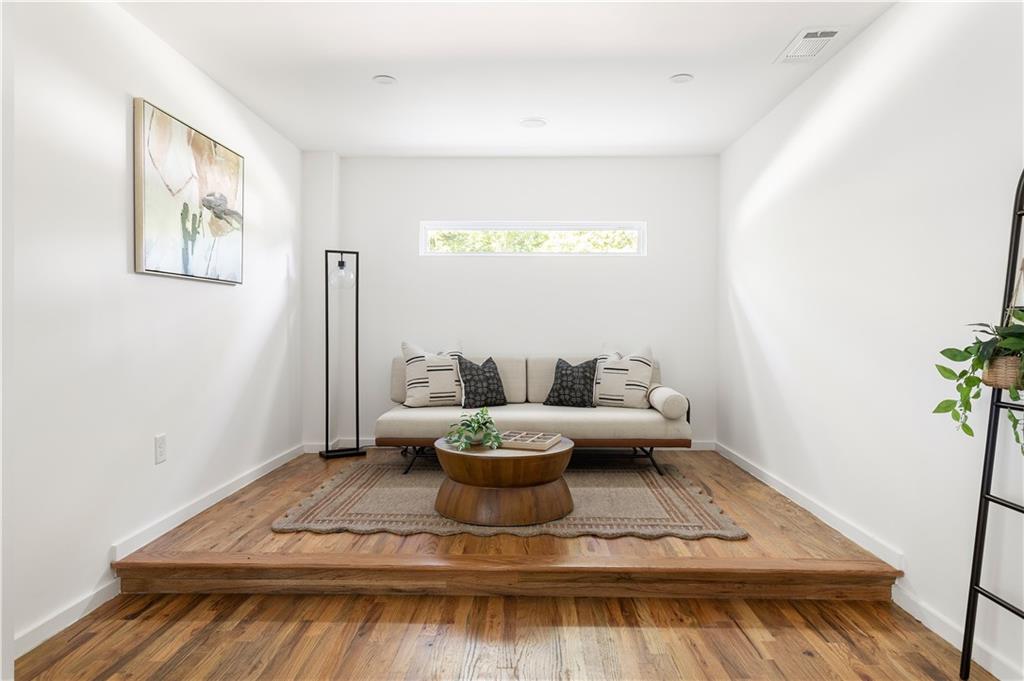 2228 Glendale Drive