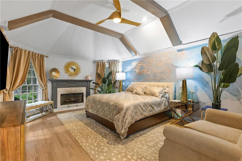 1905 Gainsborough Drive