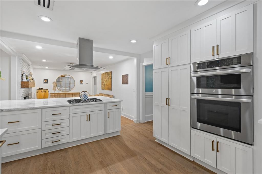 1905 Gainsborough Drive