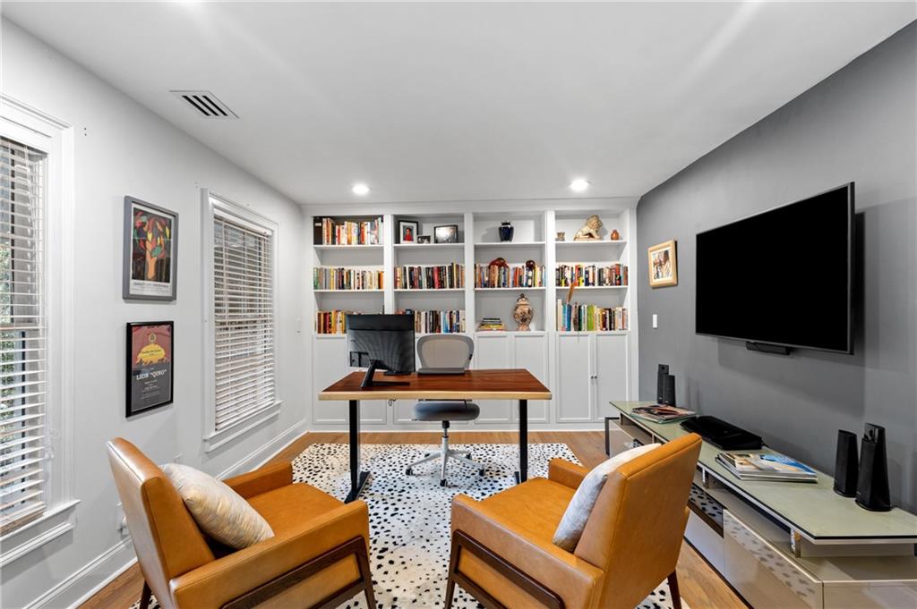 1905 Gainsborough Drive