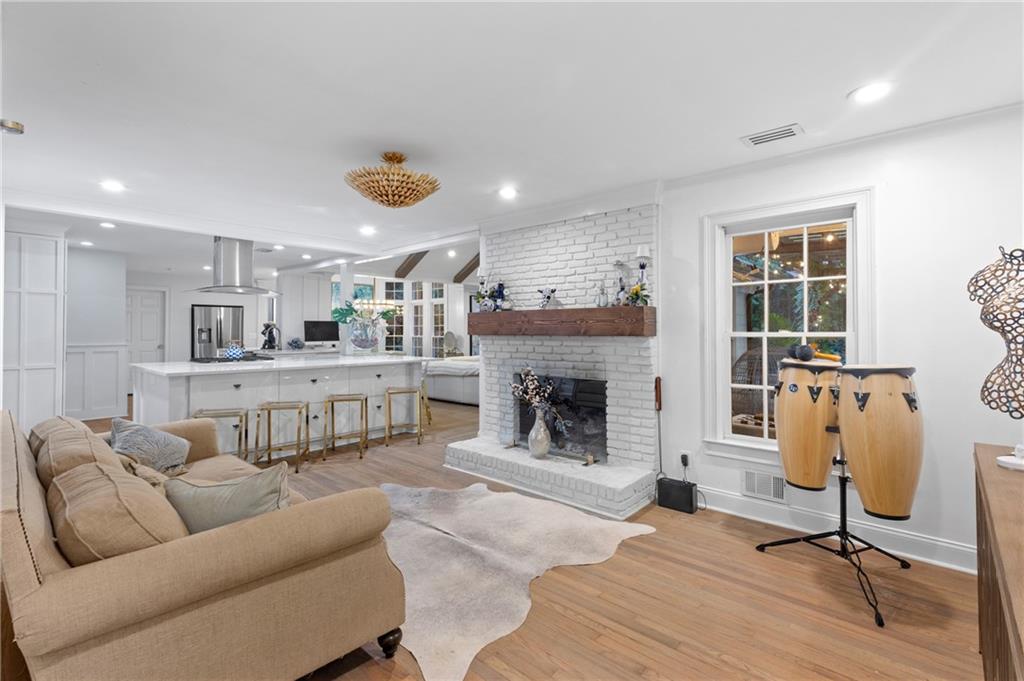 1905 Gainsborough Drive