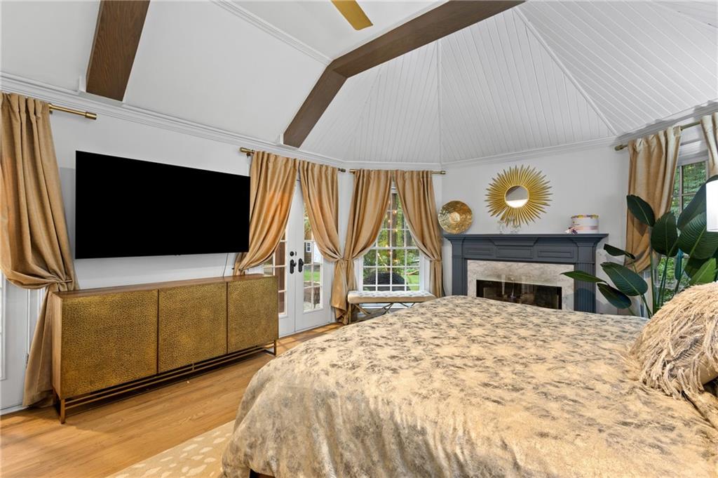 1905 Gainsborough Drive