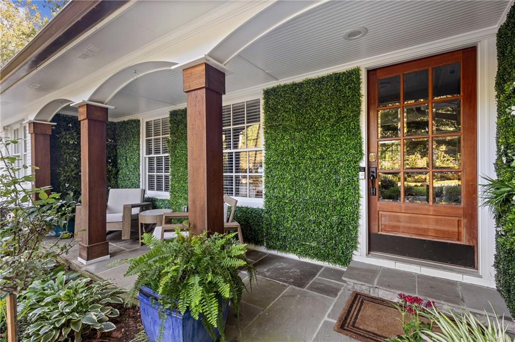 1905 Gainsborough Drive